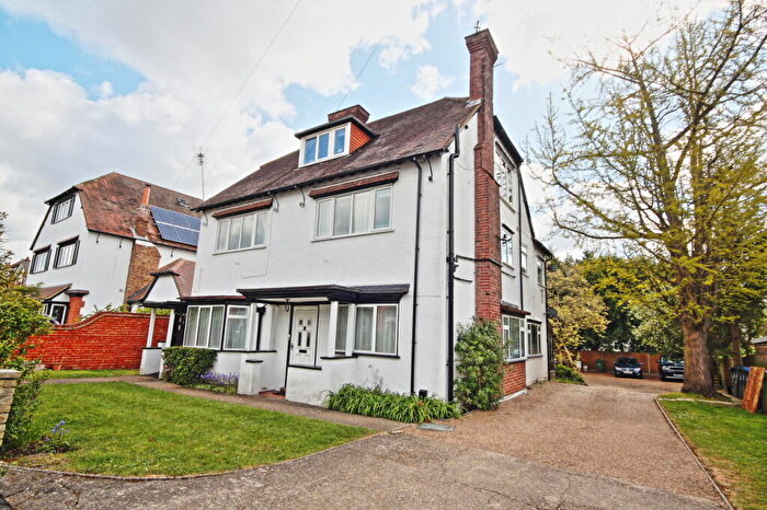 2 Bedroom Flat To Rent In York Road, Woking, GU22