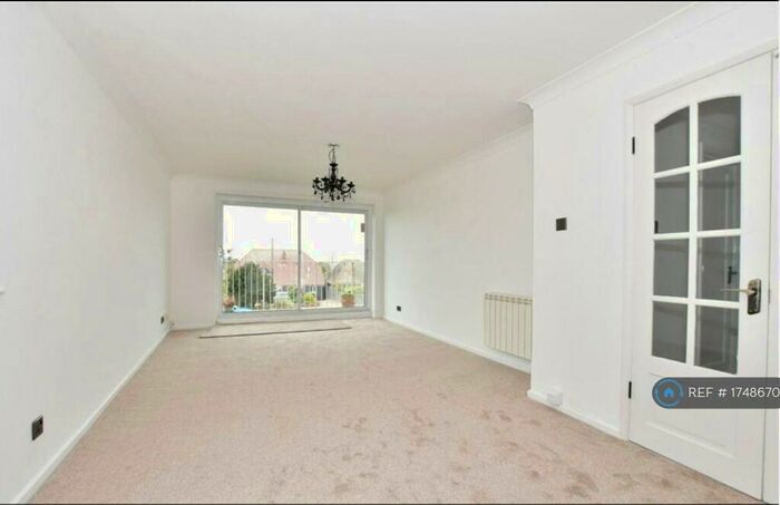 2 Bedroom Flat To Rent In Evelyn Court, Hythe, CT21
