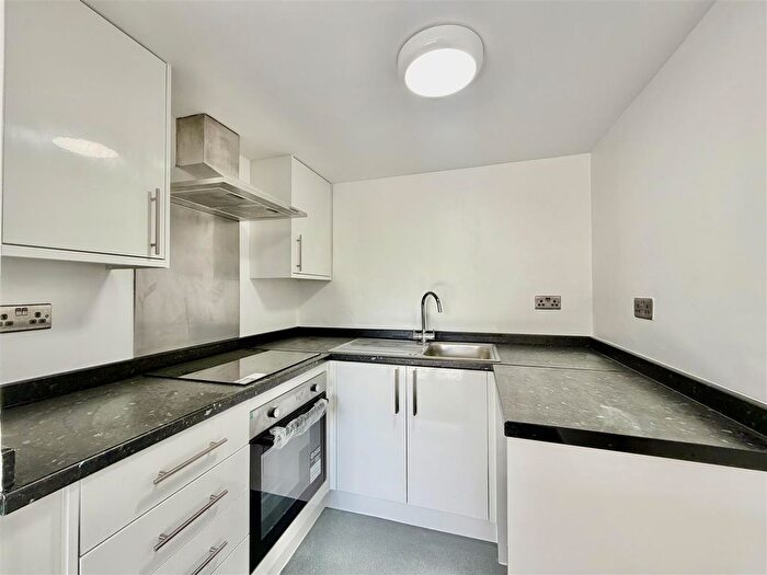 Studio To Rent In Deerhurst Close, Feltham, TW13