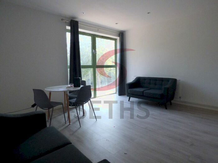 3 Bedroom Flat To Rent In Western Boulevard, Leicester, LE2