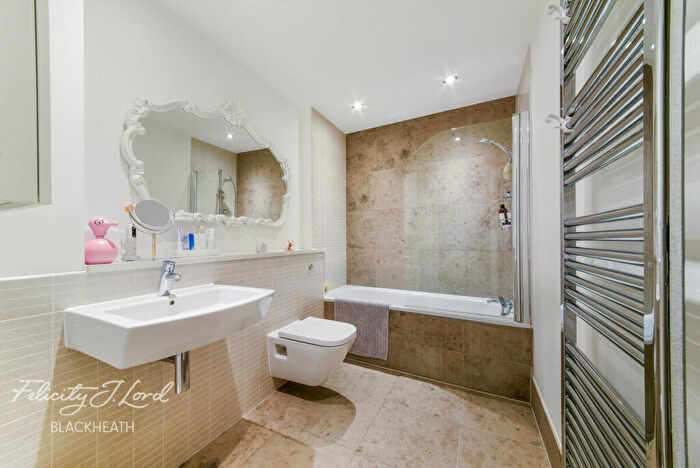 2 Bedroom End Of Terrace House For Sale In Parade Ground Path, London, SE18