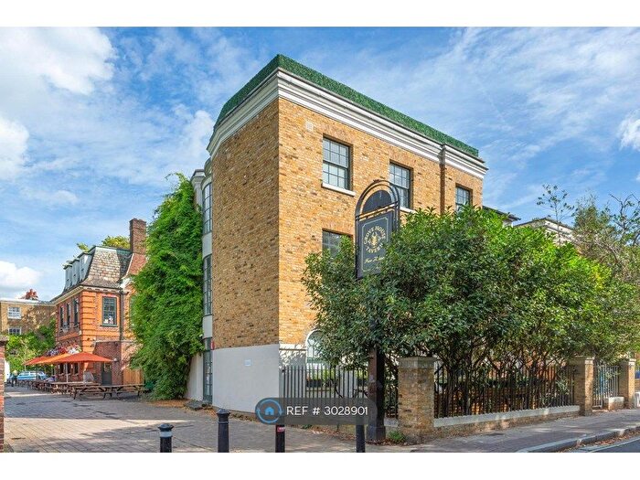 3 Bedroom Flat To Rent In Grove Lane, London, SE5