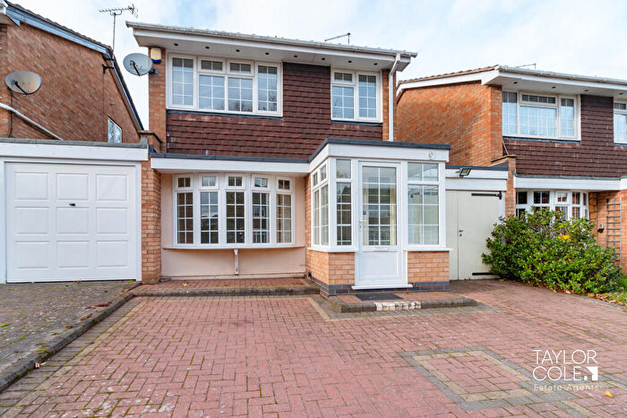 3 Bedroom Link Detached House For Sale In Tavistock Close, Tamworth, B79