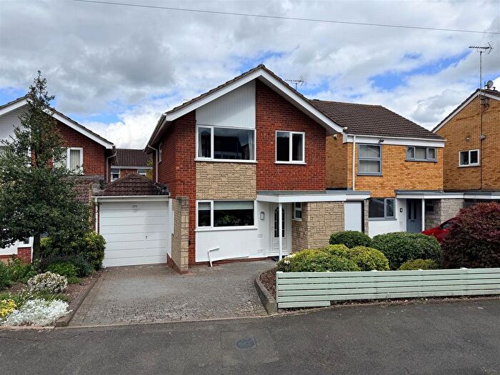 4 Bedroom Link Detached House For Sale In Colshaw Road, Stourbridge, DY8