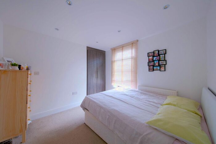 2 Bedroom Flat To Rent In Nicholsons Lane, Maidenhead, SL6