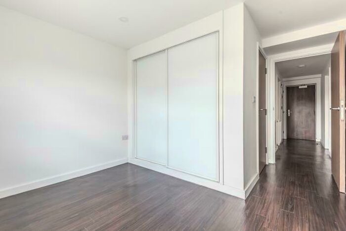 2 Bedroom Apartment To Rent In Bracknell, Berkshire, RG12