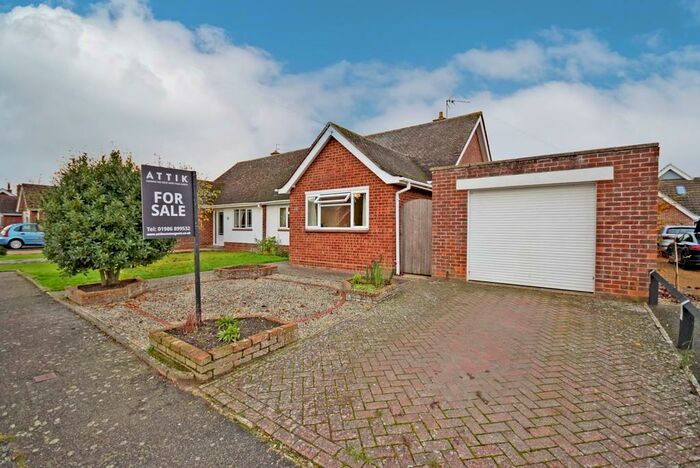 3 Bedroom Semi-Detached Bungalow For Sale In Dukes Drive, Halesworth, IP19