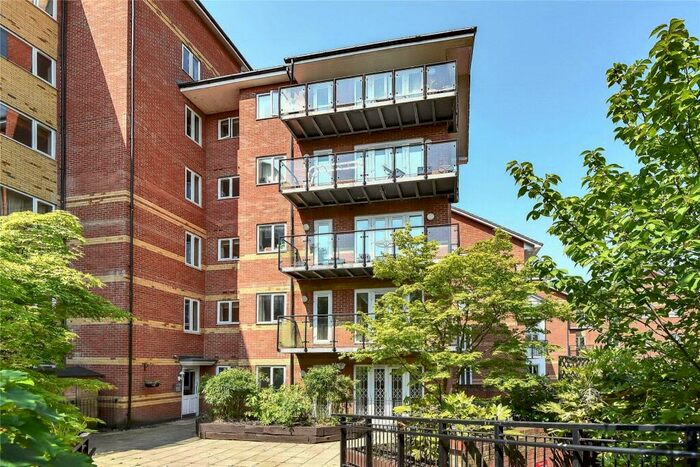 2 Bedroom Apartment To Rent In Capital Point, Temple Place, Reading, Berkshire, RG1