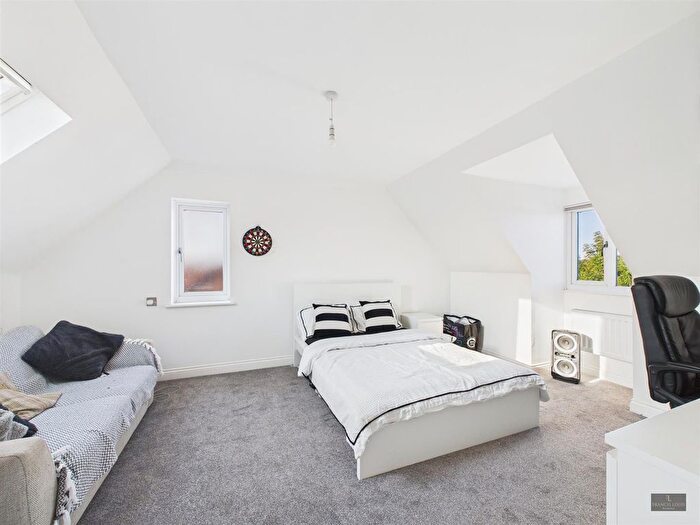 5 Bedroom Detached House For Sale In Norman Drive., Cullompton, EX15