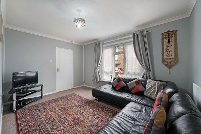 3 Bedroom Terraced House For Sale In Pound Road, Banstead, SM7