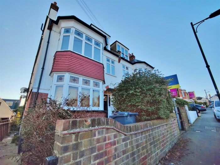 2 Bedroom Flat To Rent In Queens Road, Leigh-On-Sea, SS9