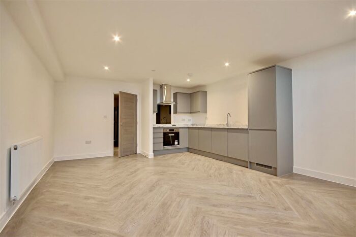 2 Bedroom Flat To Rent In Governors Walk, Portsmouth, PO3