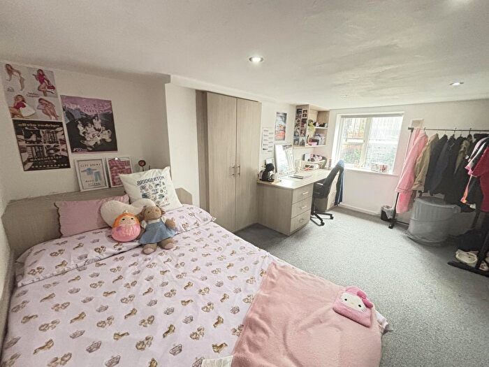 5 Bedroom Semi-Detached House To Rent In Walmsley Road, Leeds, LS6