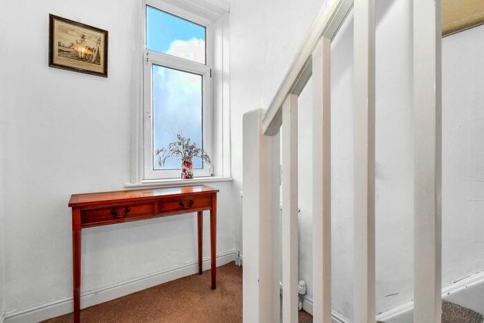 3 Bedroom Town House For Sale In Carrbottom Road, Greengates, Bradford, BD10