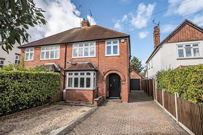 3 Bedroom Semi-Detached House For Sale In Western Avenue, Woodley, Reading, Berkshire, RG5