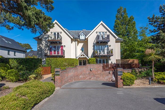 2 Bedroom Apartment For Sale In Haven Road, Poole, BH13