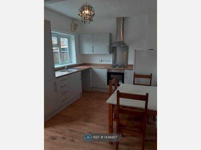 3 Bedroom Semi-Detached House To Rent In Durham Avenue, Doncaster, DN8