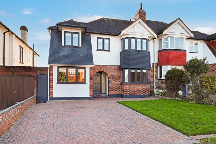 4 Bedroom Semi-Detached House To Rent In Farm Way, Buckhurst Hill, IG9