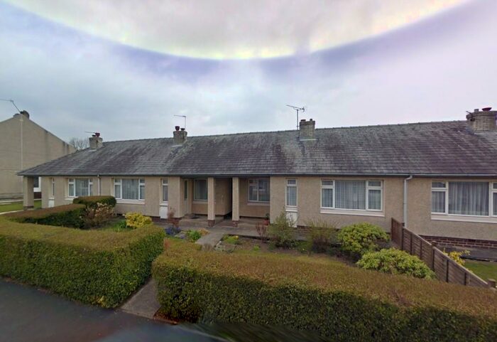 2 Bedroom Bungalow To Rent In Park Crescent, BD23