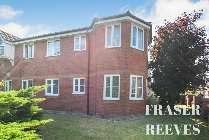 2 Bedroom Flat For Sale In Dean Meadow, Newton-Le-Willows, WA12