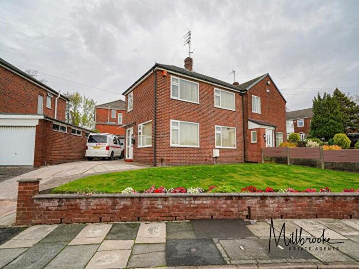 3 Bedroom Semi-Detached House For Sale In Crosslands Road, Worsley, M28