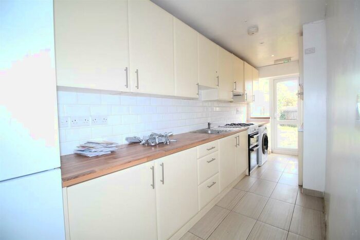 5 Bedroom House To Rent In Stanley Road, Edmonton, N9