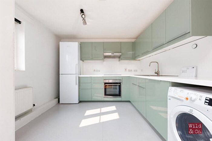 2 Bedroom Flat To Rent In Northwold Road, Hackney, E5