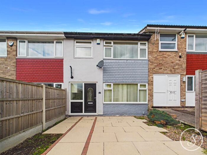 3 Bedroom Semi-Detached House For Sale In Pickard Court, Leeds, LS15