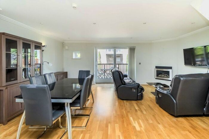 5 Bedroom Property To Rent In Tallow Road, Brentford, TW8