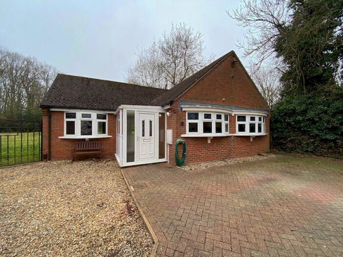 2 Bedroom Detached Bungalow To Rent In Kingswood Place, Corby, NN18