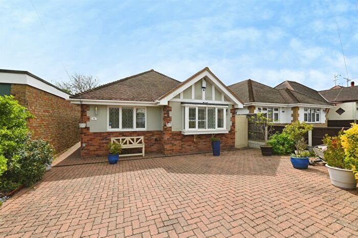 4 Bedroom Detached Bungalow For Sale In Clifton Road, Rochford, SS4