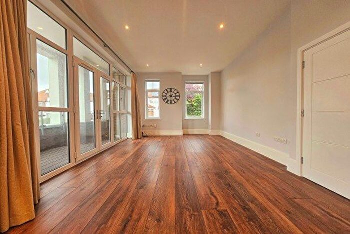 2 Bedroom Flat To Rent In Russell Hill, Purley, CR8