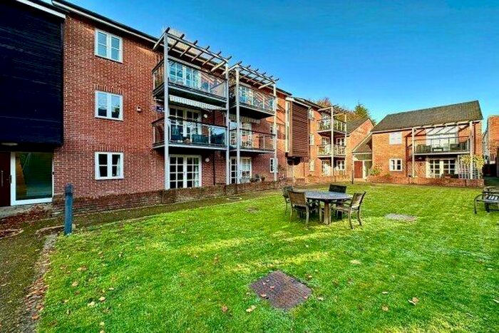 2 Bedroom Flat To Rent In Free Street Bishops Waltham, Southampton, SO32