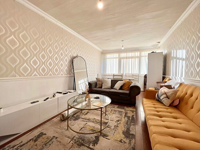 2 Bedroom Flat To Rent In Shelly Close, Birmingham, B37