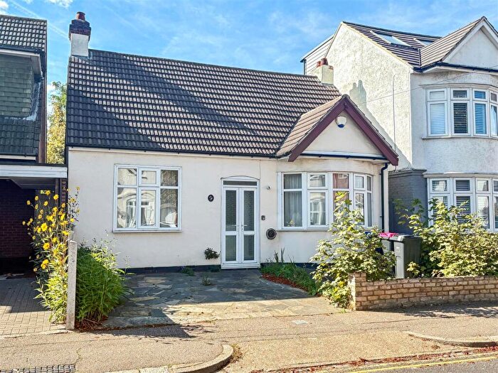 2 Bedroom Detached Bungalow For Sale In Priory Avenue, Southend-On-Sea, SS2
