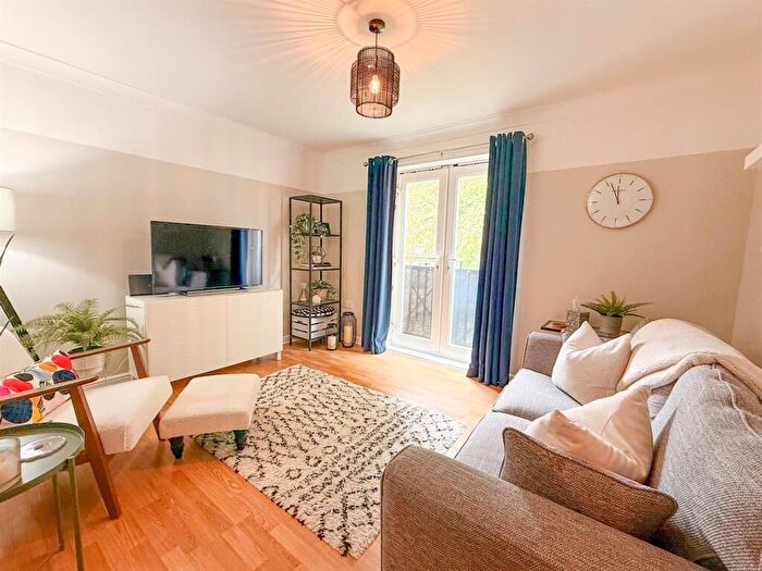 3 Bedroom Flat To Rent In Highclere Street, London, SE26