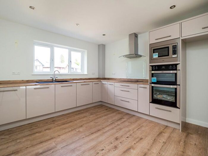 3 Bedroom Town House To Rent In Thackerays Lane, Woodthorpe, NG5