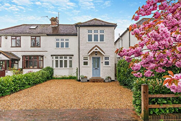 4 Bedroom Semi Detached House For Sale In Woodside Avenue, Amersham, HP6