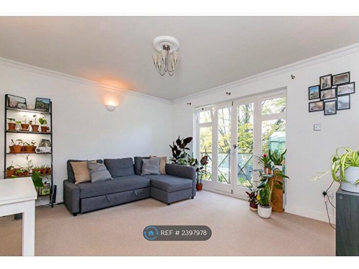 1 Bedroom Flat To Rent In Cheyne Court, Sutton, SM2