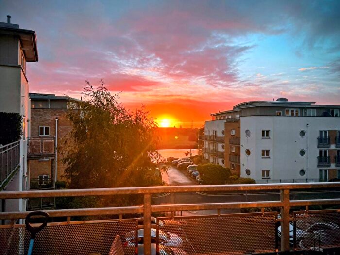 2 Bedroom Apartment For Sale In Chertsey, Surrey, KT16