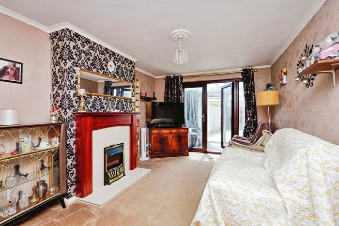 2 Bedroom Detached Bungalow For Sale In Oakleaf Drive, Polegate, BN26