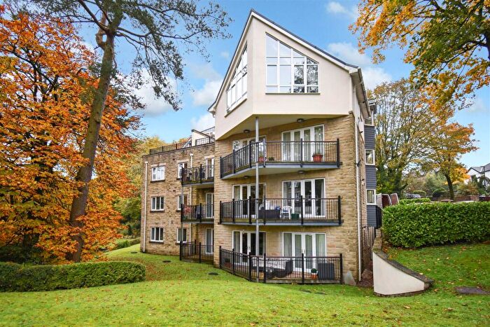 2 Bedroom Flat For Sale In Brown Edge Road, Buxton, SK17
