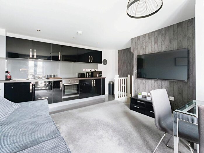 2 Bedroom House To Rent In Holts Crest Way, Leeds, West Yorkshire, LS12