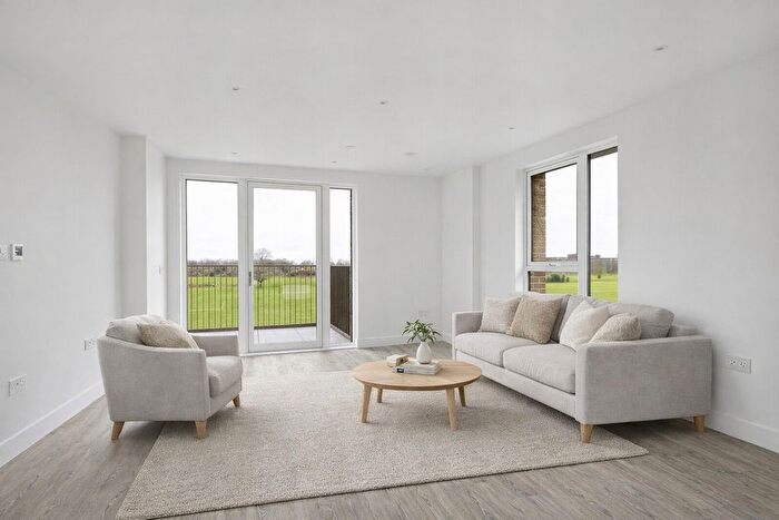 1 Bedroom Flat To Rent In Brecon Court, Hounslow, TW3