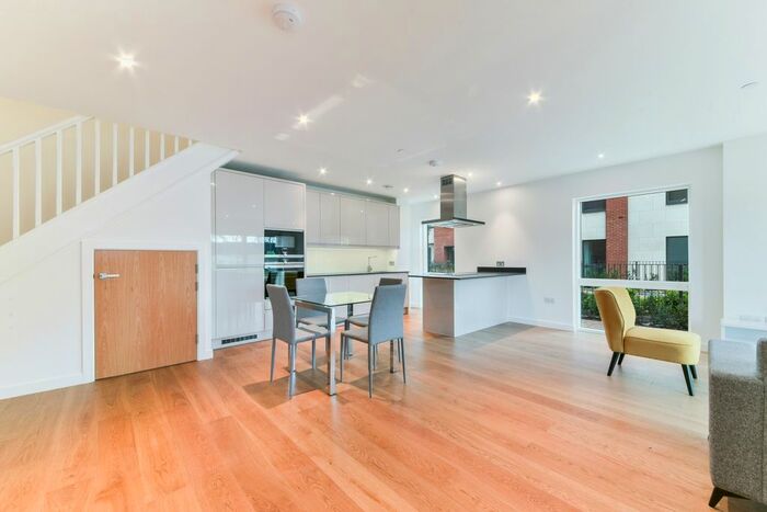 2 Bedroom Flat To Rent In Thonrey Close, Colindale Gardens, Colindale, NW9