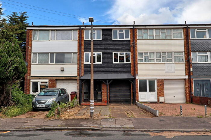 3 Bedroom Town House For Sale In Church Road, Tilbury, Thurrock, RM18
