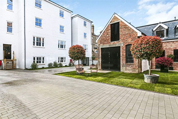 2 Bedroom Flat To Rent In Mitcham Lane, London, SW16