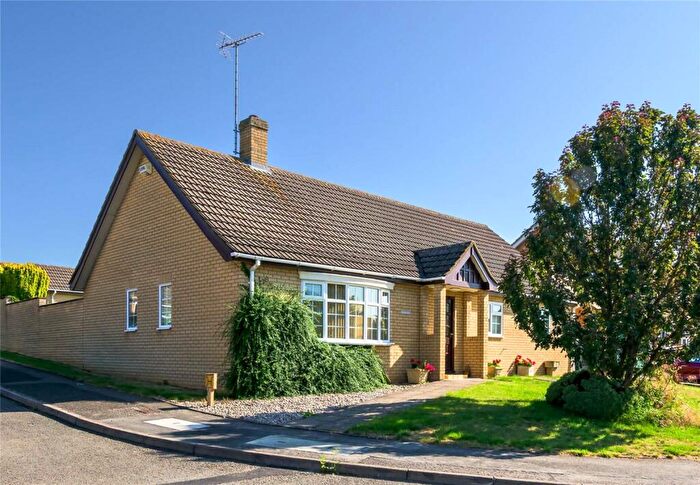 2 Bedroom Detached Bungalow For Sale In Clifton Drive, Oundle, PE8