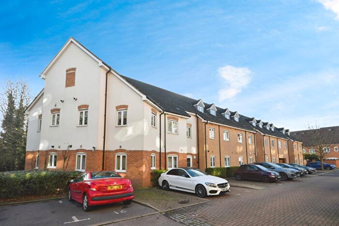 1 Bedroom Flat For Sale In Ingrebourne Avenue, Romford, RM3