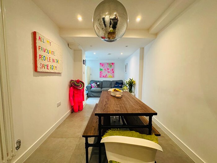 1 Bedroom Flat To Rent In Balham High Road, London, SW12